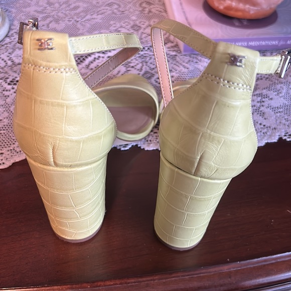 Same Edelman ankle strap heels - Picture 3 of 3